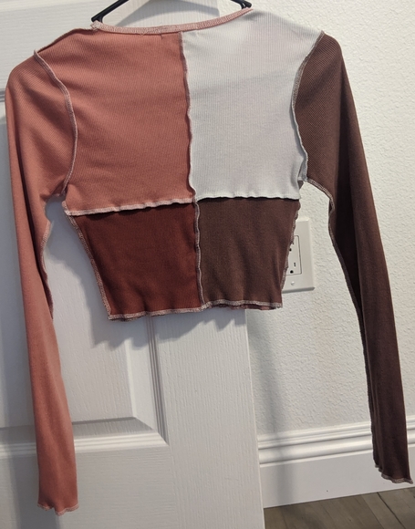 Full Tilt color block long sleeve crop top - Picture 2 of 3